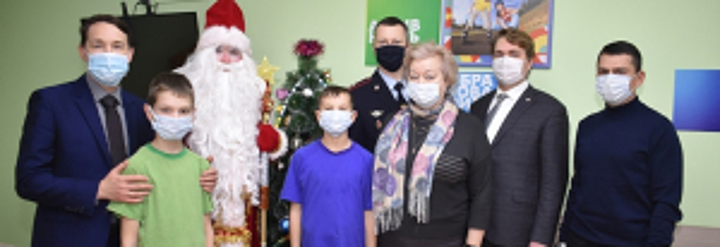 В Чувашии Полицейский Дед Мороз посетил Центр временного содержания несовершеннолетних правонарушителей