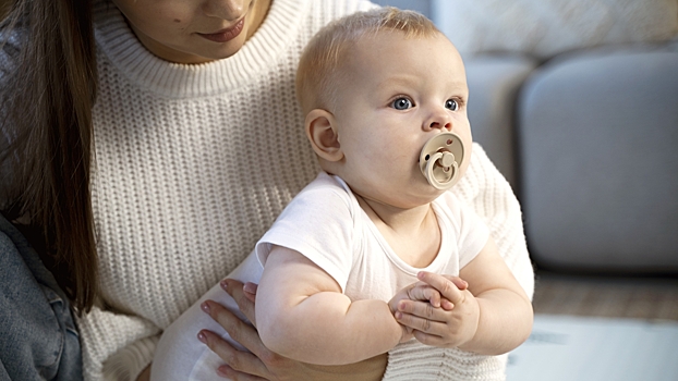 Соска для младенца — вселенское зло или удобный помощник