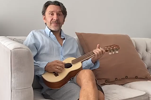 Шнуров спел карантинную песню про «бодун» в день своего 47-летия