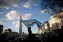 Инфляция в Аргентине ускорилась до 211% в декабре с 95% годом ранее