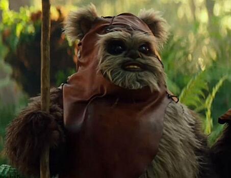 Актер, сыгравший эвока в «Звездных войнах», вернулся к своей роли вместе с сыном