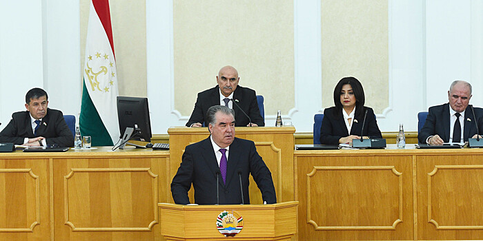 Рахмон дал напутствие новоизбранным депутатам парламента Таджикистана