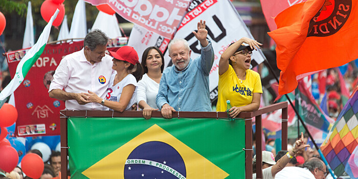 О чем пишут мировые СМИ: выборы в Бразилии и расследование давки в Сеуле