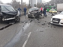 В Екатеринбурге в массовом ДТП Lexus лишился колеса