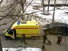 Житель Казани брызнул газом в лицо отказавшемуся его пропустить водителю скорой