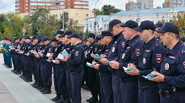 В центре Пензы собрали сотрудников патрульно-постовой службы