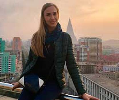 Александра Третьякова: "Руководителей челябинской филармонии приняли в трудовую партию Кореи и выдали им значки"