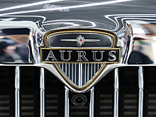 Aurus Senat попал в ДТП у Красной площади в Москве