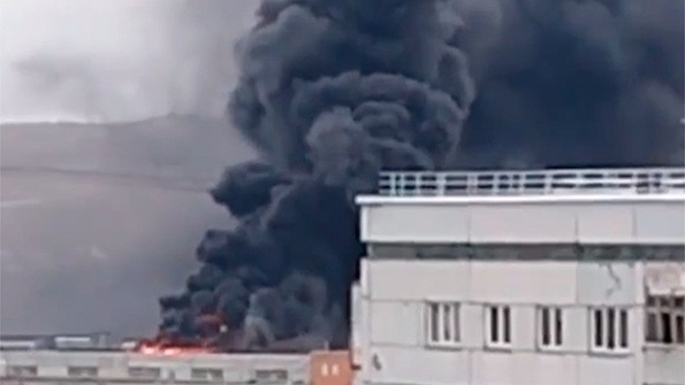 Небо в Красноярске затянуло черным дымом