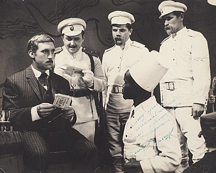 Листок по учету кадров, заполненный Высоцким, и фотографию с автографом певца продадут на аукционе