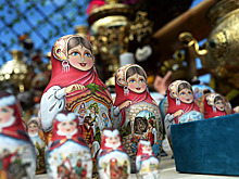 В Эстонии и Латвии испугались русских матрешек и самовары