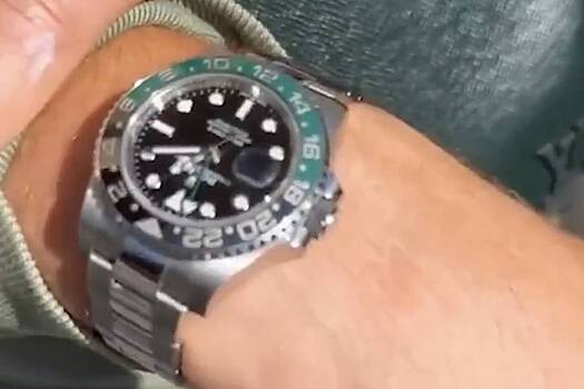 Украинский боксер Усик похвастался поддельными Rolex