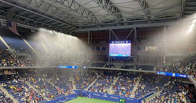 Второй по значимости стадион US Open залило дождем через закрытую крышу