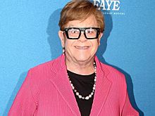 Элтон Джон ослеп на оба глаза