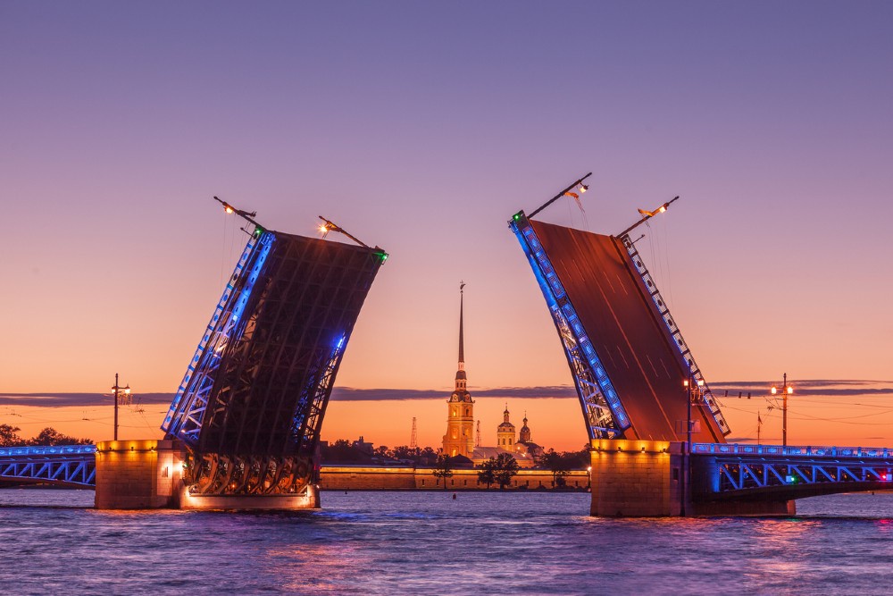 Дворцовый мост в Петербурге закроют на ремонт
