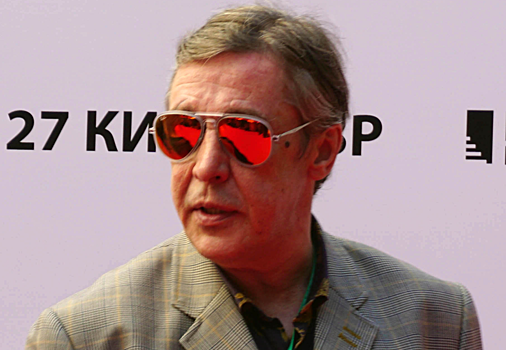Актёр Михаил Ефремов вышел из тюрьмы. Что он обязан делать и какие планы строит