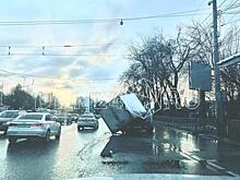 В Ростове у движущейся &laquo;Газели&raquo; слетел кузов