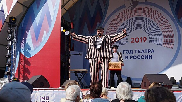 Год театра в День столицы: в честь праздника Екатерининский парк устроил театральный карнавал
