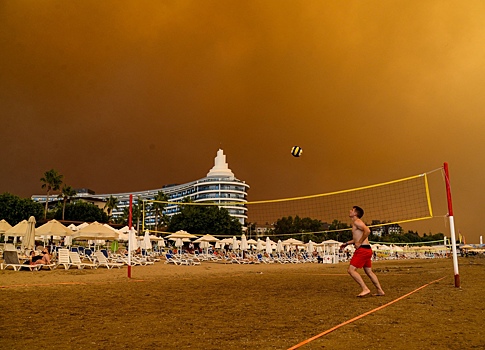 Что требовать от туроператора и отеля при стихийных бедствиях? Ответил юрист