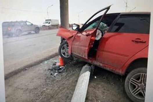 В Самаре погиб водитель «Гранты», врезавшись в фонарный столб