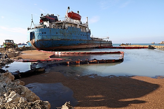 В Росприроднадзоре опровергли информацию об утечках мазута из танкера под Анапой