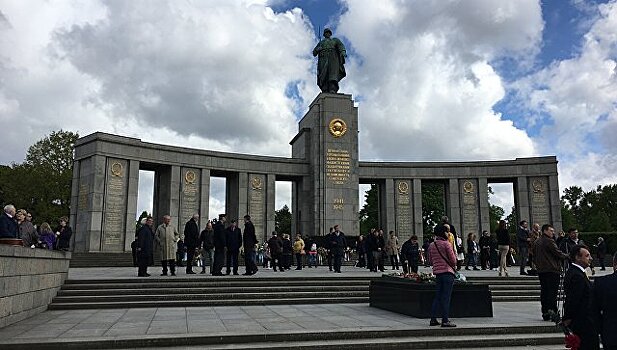 В Берлине осквернили мемориал советским воинам