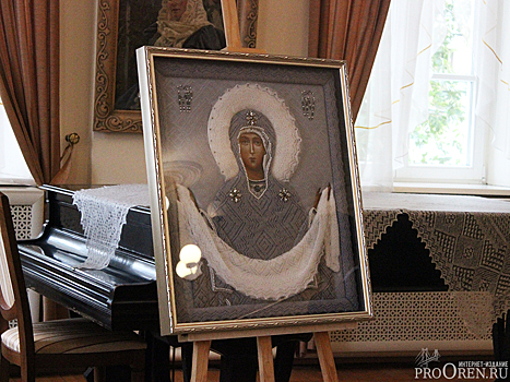 В музее ИЗО представили образ Богородицы в пуховом платке