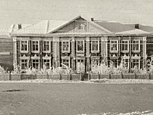 В Тюмени родители 30-ой школы добились капремонта через митинг