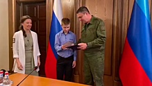 Глава ЛНР вручил медаль 14-летнему луганчанину, спасшему подорвавшегося на украинской мине друга