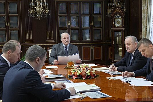 Лукашенко потребовал делать все для устойчивой работы экономики