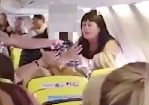 Пьяная пассажирка спровоцировала драку на борту Ryanair