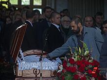 Получателей ренты от мэрии Новосибирска похоронят в атласном гробу