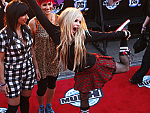 «Это убежище» Молодежь решила вернуть 2007-й. Почему стиль эмо вновь покоряет мир?