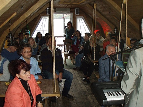 В Косинском морском клубе собрался музыкальный салон
