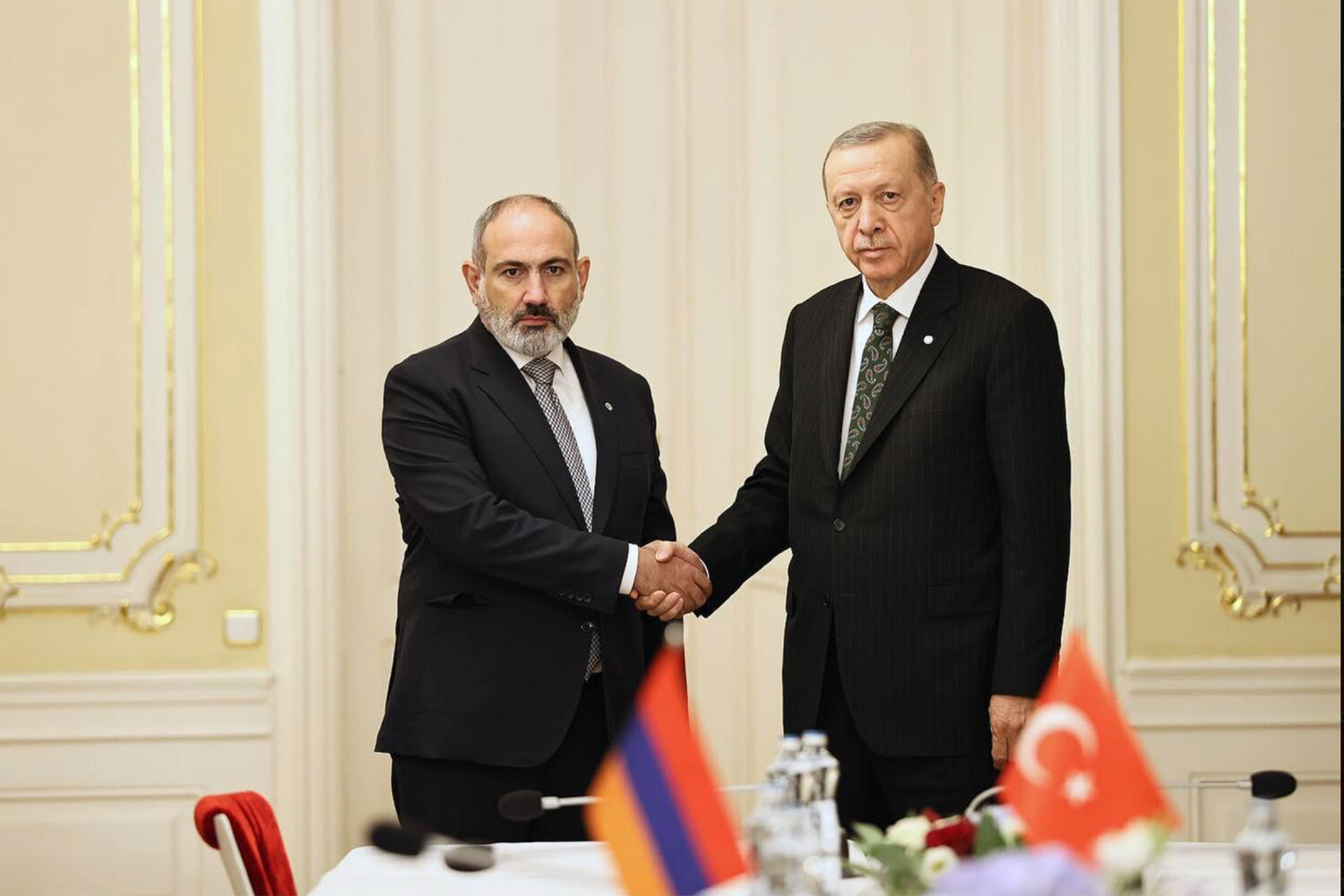 Эрдоган и Пашинян договорились встречаться в Турции и Армении для нормализации отношений