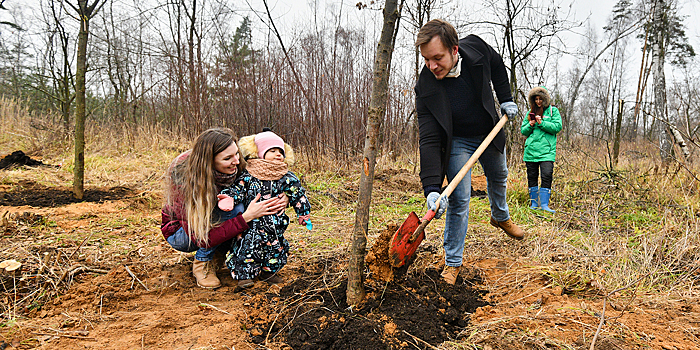 В Москве участники проекта "Наше дерево" за три года высадили более 15 тыс. растений