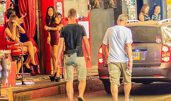 Россияне начали летать в «порнотуры» в теплые страны