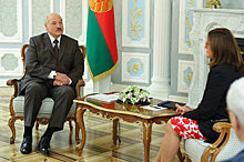Лукашенко начал визит в Ташкент с возложения цветов к памятнику Каримову