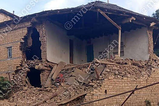 В Дагестане в заброшенном доме рухнула крыша на двоих детей, один из них погиб