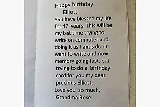 Мужчина показал открытку 98-летней бабушки и растрогал пользователей