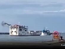 Паром с туристами и судно с рыбаками не поделили водную гладь на Филиппинах