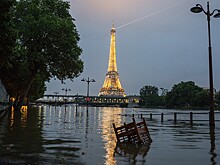 В Париже затопило метро