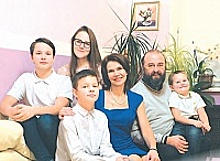 Многодетную семью из Зеленограда наградили медалью ордена «Родительская слава»