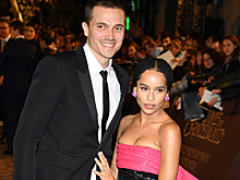 Зое Кравиц впервые вышла в свет с женихом после новостей о помолвке — и выглядела при этом безупречно