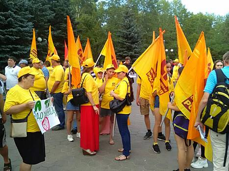 В парке «Крылья Советов» начался митинг против повышения пенсионного возраста