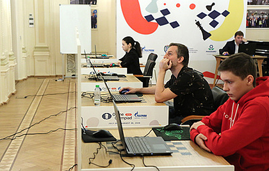 С валидолом. Российские шахматисты победили американцев и вышли в финал онлайн-олимпиады