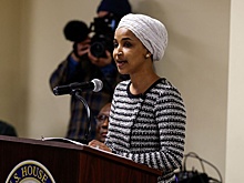 Мужчина распылил неизвестное вещество на конгрессвумен Ильхан Омар