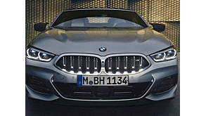 BMW 8-серии получила новые «ноздри» и ряд других изменений
