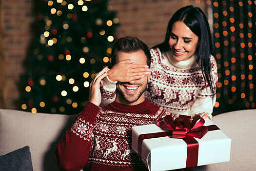 RT: россияне в среднем собираются потратить на новогодние подарки 14 тыс. рублей