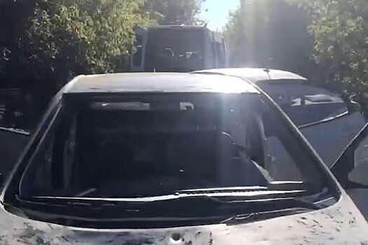 Полиция показала машину, на которой на полном ходу обворовали фуру